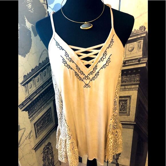 Great top by POL in size medium - Picture 1 of 3